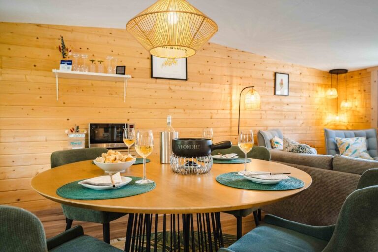 Enjoy a cheese fondue during your stay at Chalet Oz